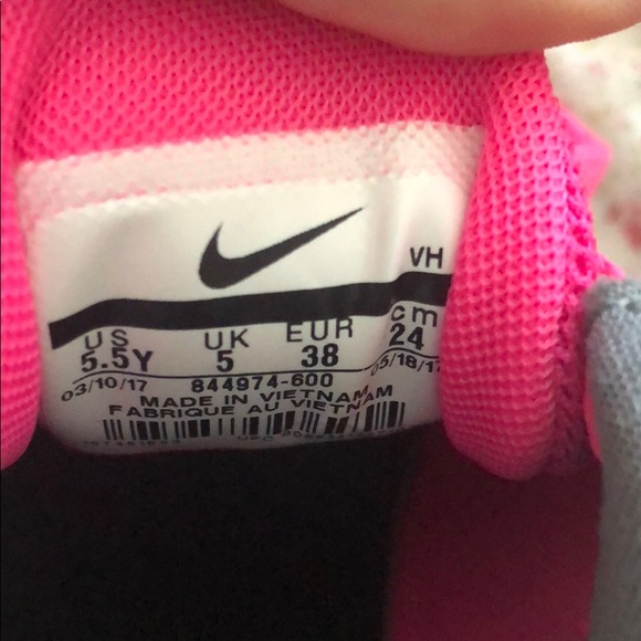 Nike - Picture 6 of 6